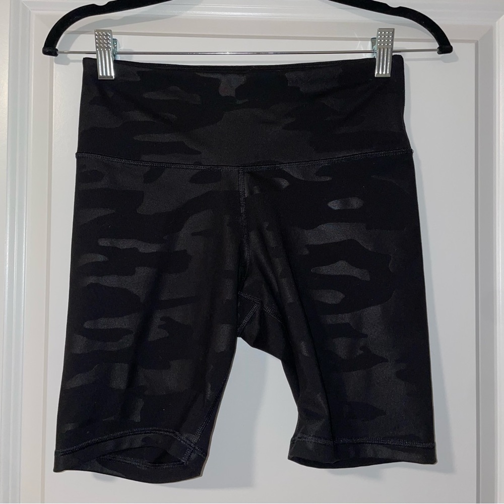 Faux leather camo bike short